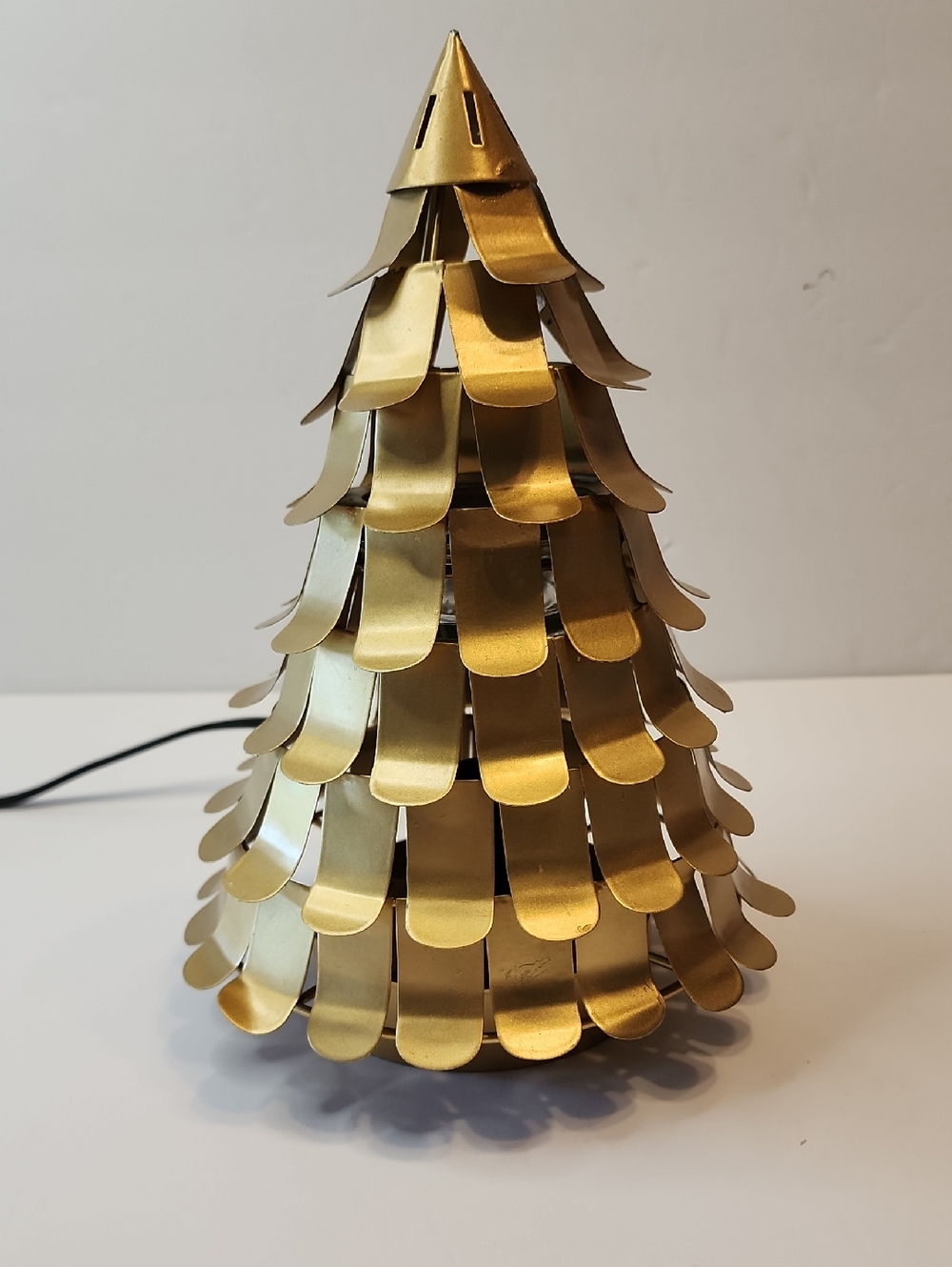 SCENTSY Gold Metallic Pinecone ELECTRIC LIGHT Tree Table Decor to Put Candle In